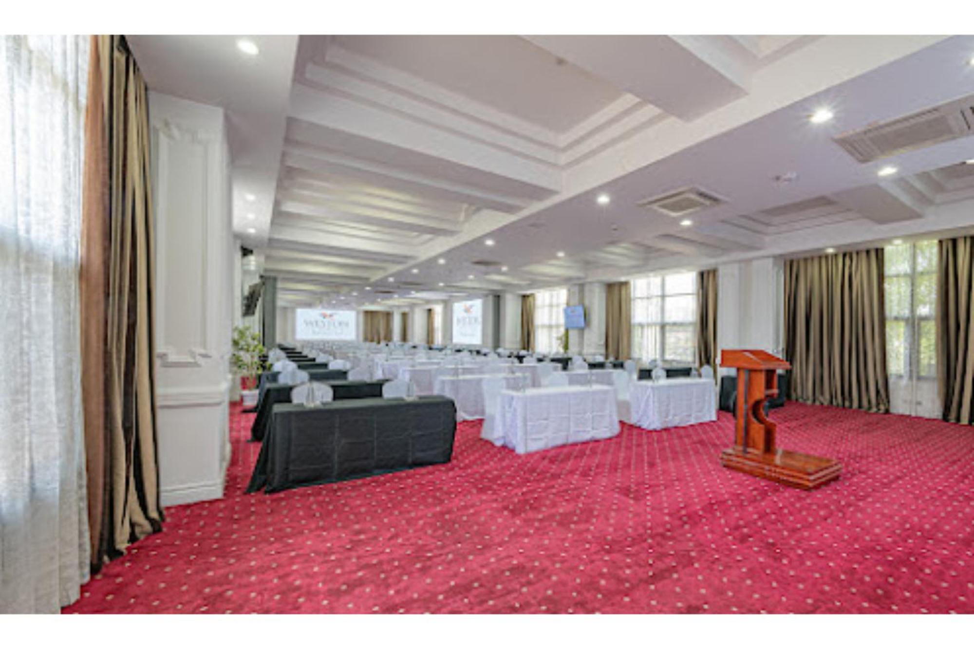 Weston Hotel Nairobi Bagian luar foto